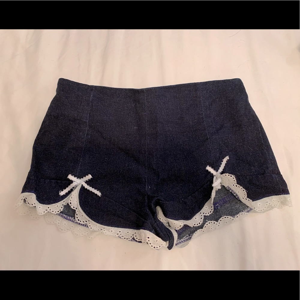 Denim short shorts with white lace